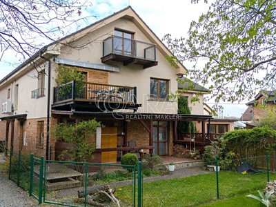 Dolní Břežany, Okres Praha-Západ